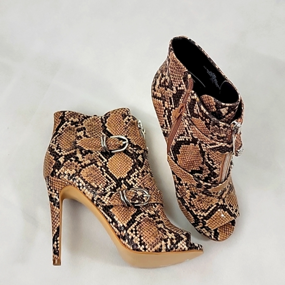 Guess open toe ankel boots size 6.5